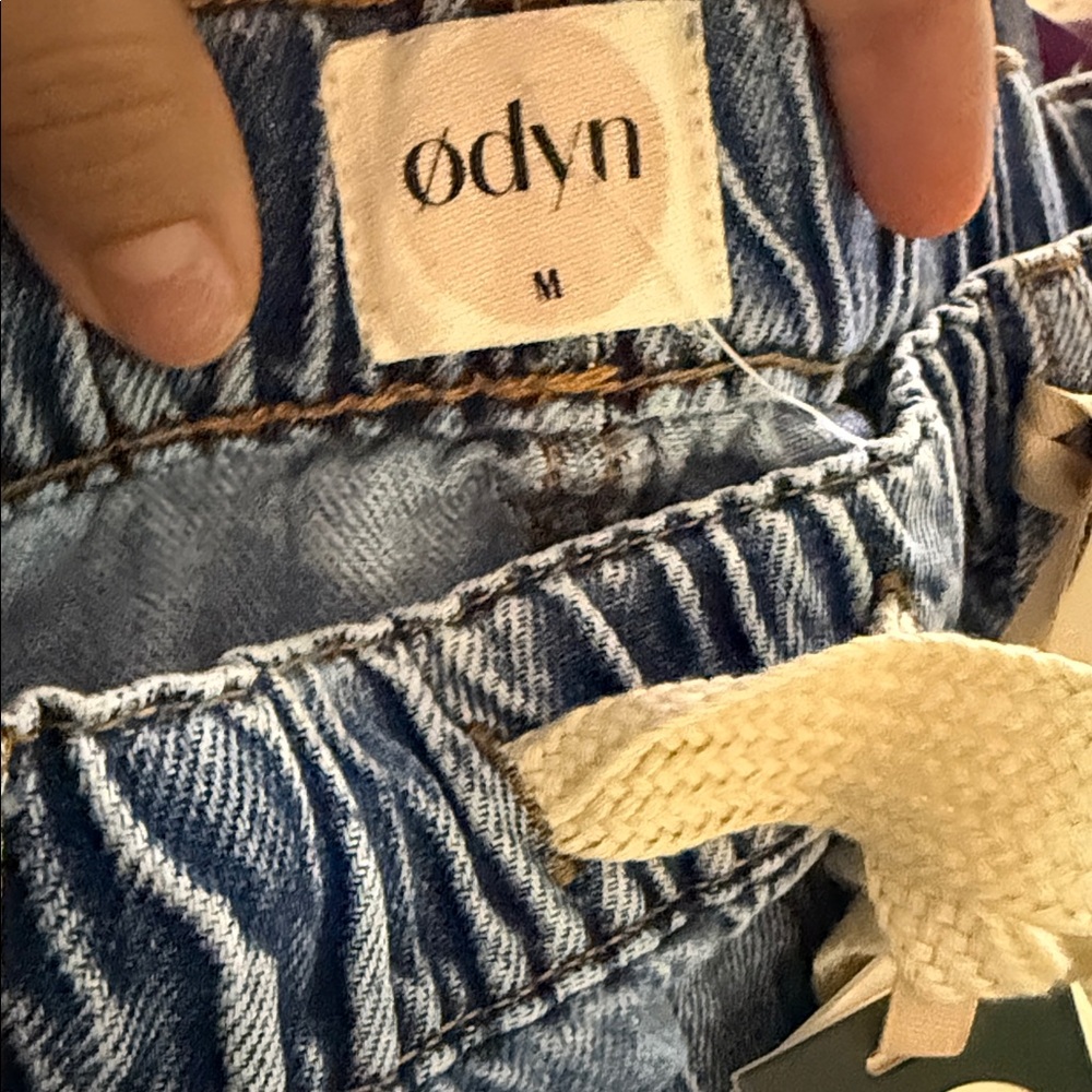 High-Rise Wide Leg Drawstring Jeans in Light Blue - Picture 3 of 5